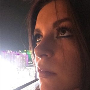 Meet your Posher, Monica