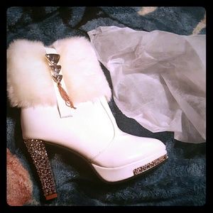 Women high heels never worn new