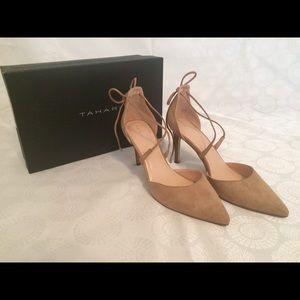 110$ Tahari Blair Lace Up Pump Size 8.5 In Fawn