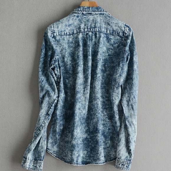 💘NEW💘✨✨✨Acid Washed Denim Button Down Shirt ✨✨✨ - Picture 2 of 4