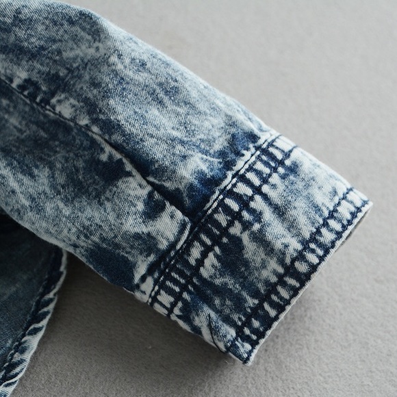 💘NEW💘✨✨✨Acid Washed Denim Button Down Shirt ✨✨✨ - Picture 4 of 4