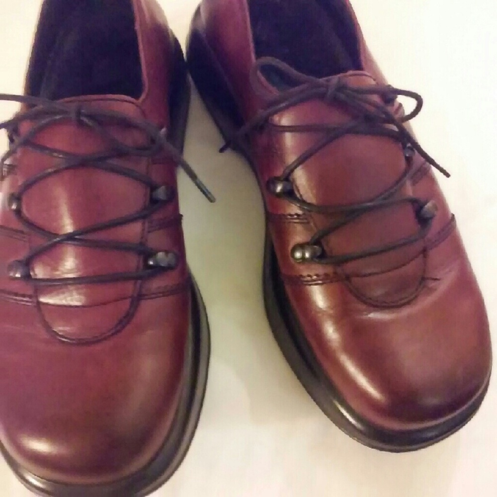 Dansko Burgundy Leather Oxfords Size 10