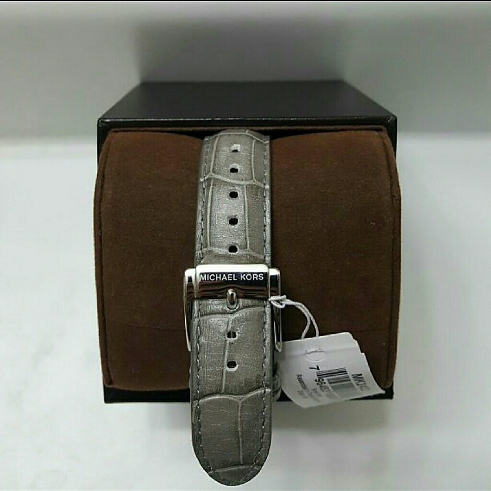 NWT Michael Kors Sawyer gray leather watch - Picture 3 of 4
