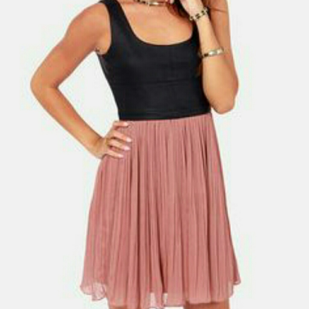 SOLD*BB Dakota Elina PU and Crinkle Chiffon Dress! - Picture 2 of 2