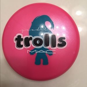 MAC Trolls Beauty Powder