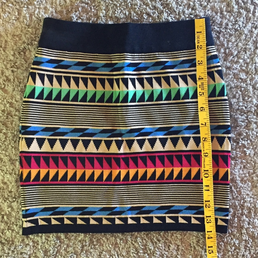 F21 fabric tribal pattern mini skirt small - Picture 4 of 4