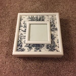 box w/ small picture frame