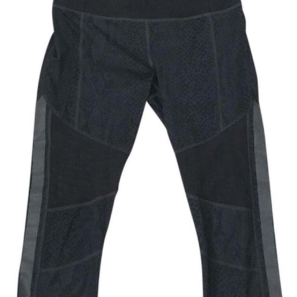 Lululemon size 6 crop with mesh with reflectors