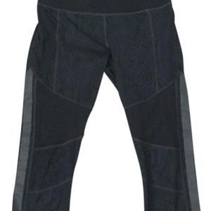 Lululemon size 6 crop with mesh with reflectors