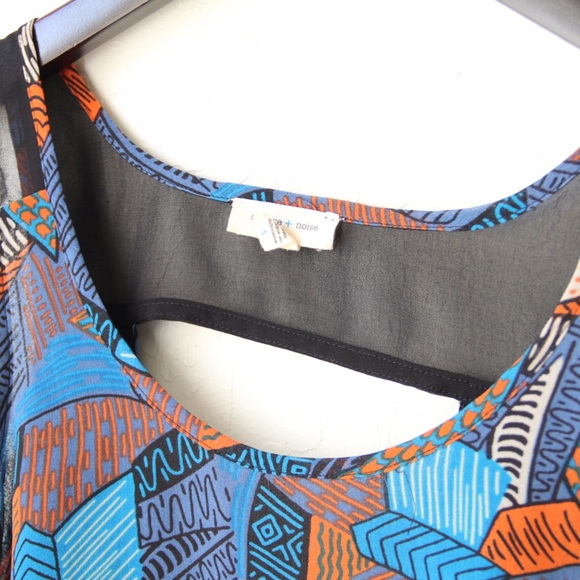 🛑SOLD! Silence & Noise Crop Top - Picture 2 of 3