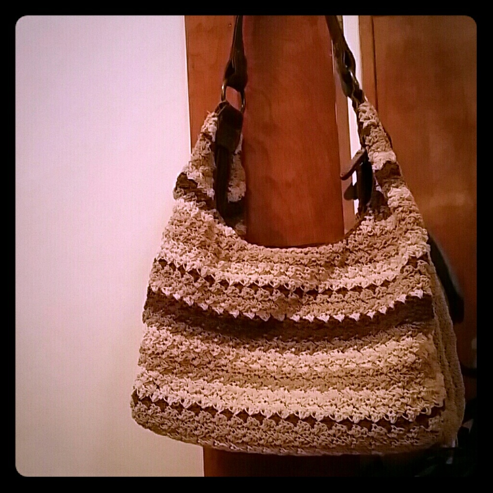 Spacious and Versatile Shoulder Bag