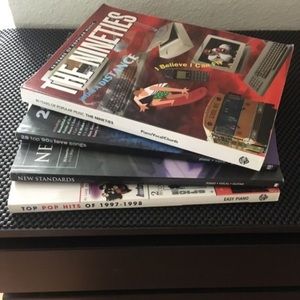 [SOLD] Piano|Vocal|Chords Books& Singing Book