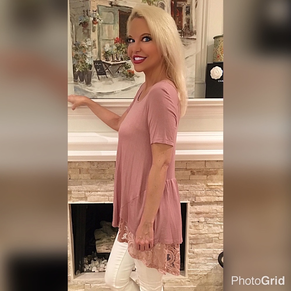 🌸So Pretty! Hi lo lace contrast tunic! LAST ONE - Picture 4 of 4