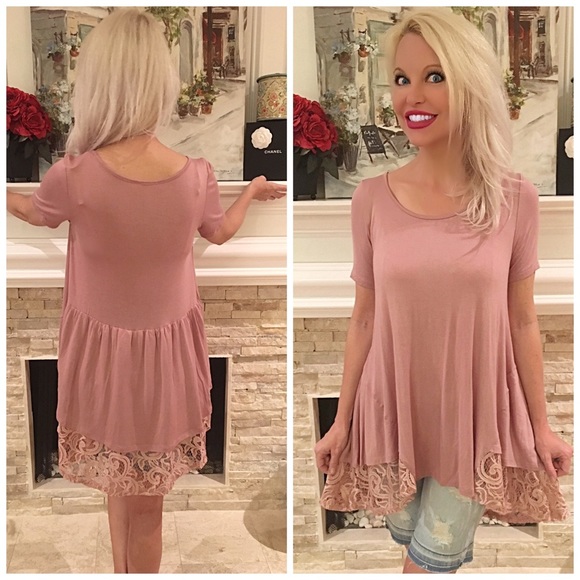 🌸So Pretty! Hi lo lace contrast tunic! LAST ONE - Picture 3 of 4
