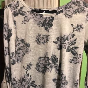 Printed floral top🌸