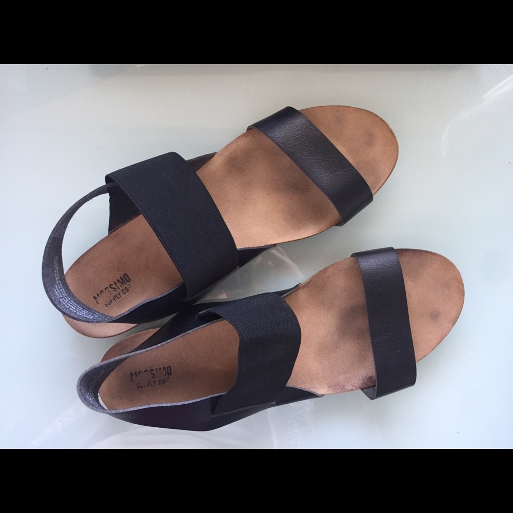 *SOLD**** Mossimo black cork sandals