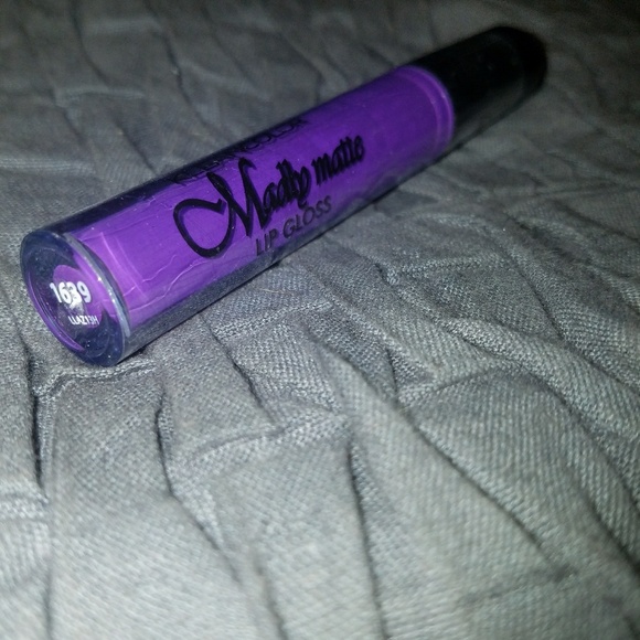 Electric Violet long lasting matte lipgloss - Picture 2 of 5