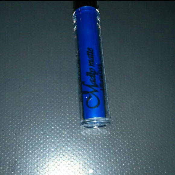 Blueberry pie long lasting matte lipgloss - Picture 3 of 5