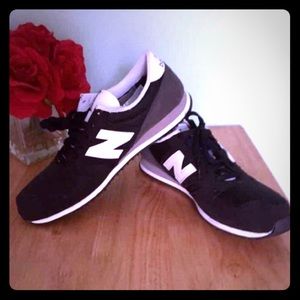 Unisex New Balance Men's 9.5/10 or women's 11 NIB!