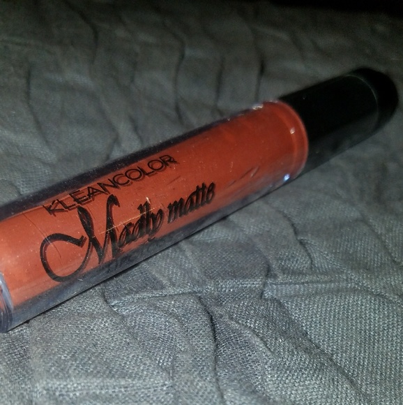 Hippy Long lasting matte lipgloss - Picture 2 of 5