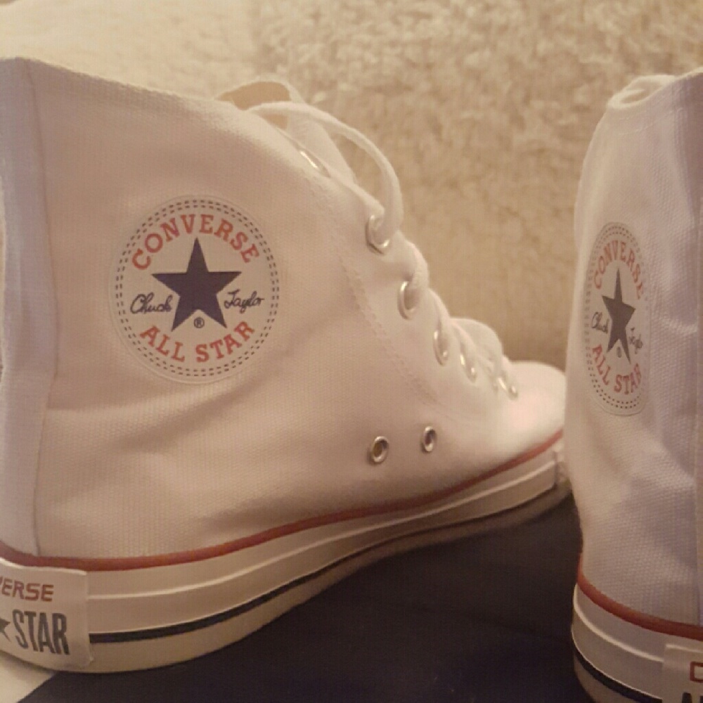 White Converse Size 10.5W /8.5M