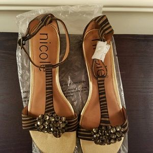 Nicole Miller jewled/Printed sandals (NEW)