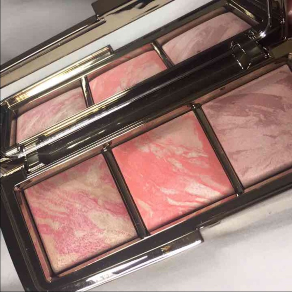 Brand New Hourglass Blush Palette