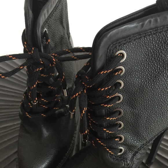 Heel boots - Picture 3 of 3