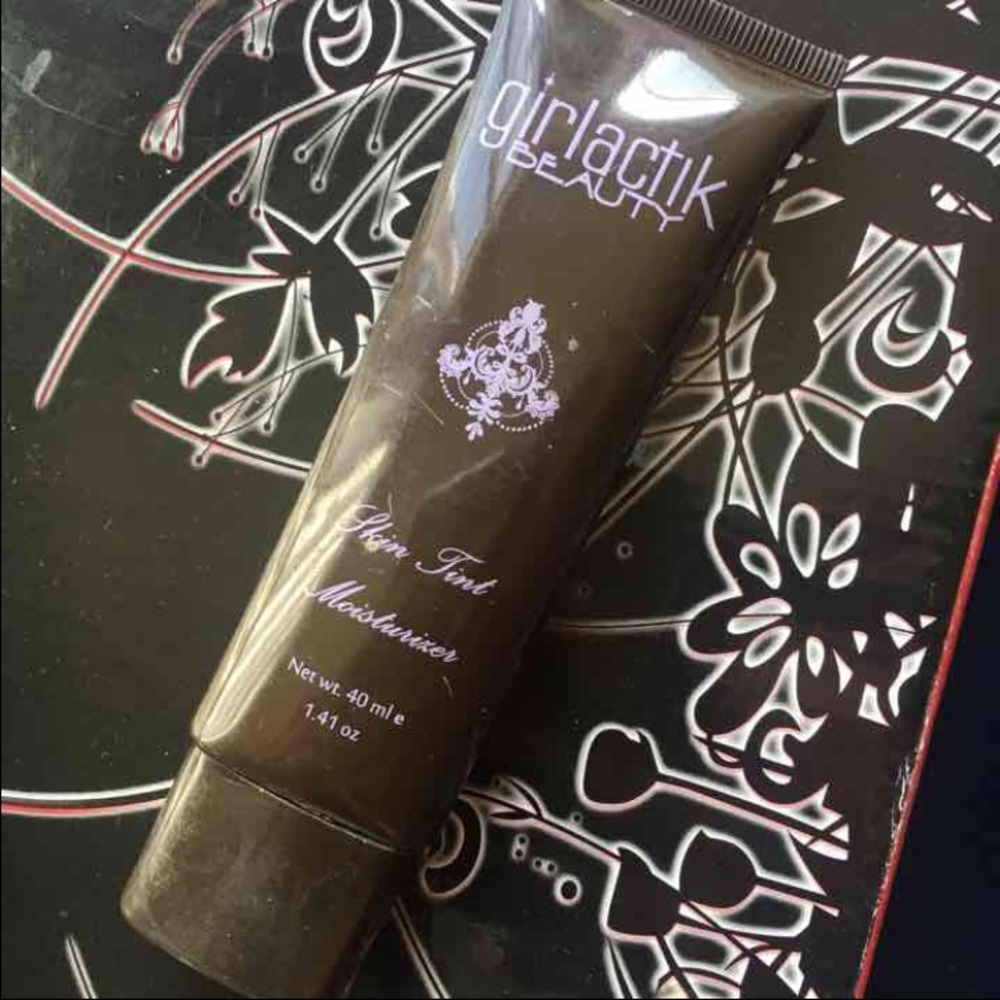 Girlactik tinted moisturizer