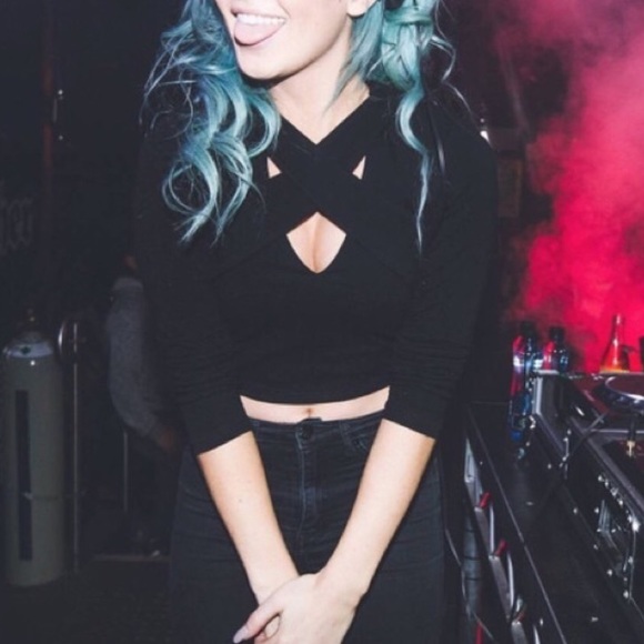 50% OFF💘NEW IN💘Fashionable Cross front crop top - Picture 3 of 4