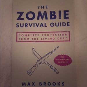 ⚡️The Zombie Survival Guide.Max Brook. 240 pgs.