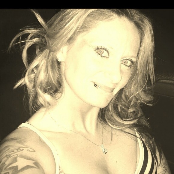 Meet your Posher, Jennifer - Picture 1 of 1