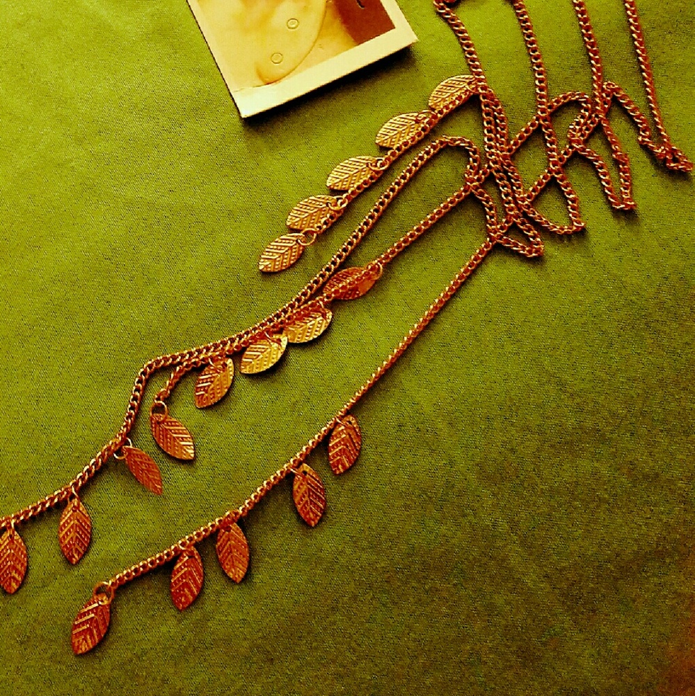 Leaf dangled clip Earring - Picture 2 of 2