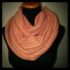 Scarf  (loop) peach and cream stripped