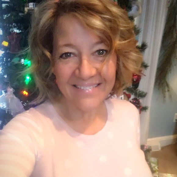 Meet your Posher, Cyndi - Picture 1 of 1