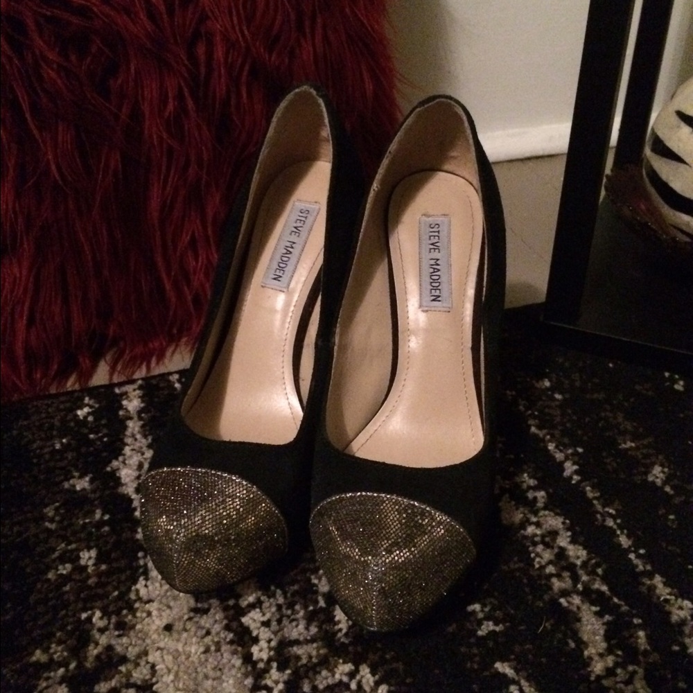 Elegant pair of Steve Madden heels