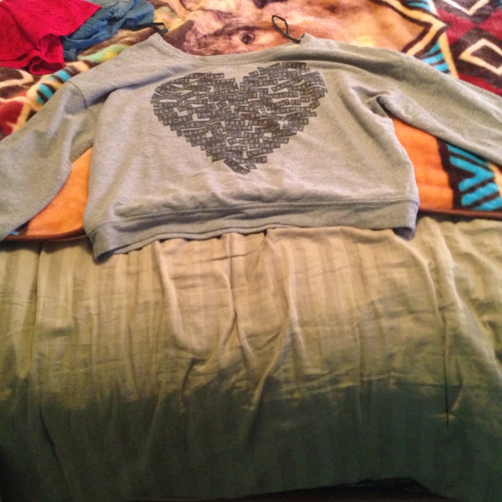 Bundle of 2 long sleeves!