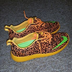 Cheetah roshe runs size 9.5 never worn