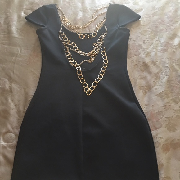 Black dress with chains hanging in the back - Picture 1 of 1