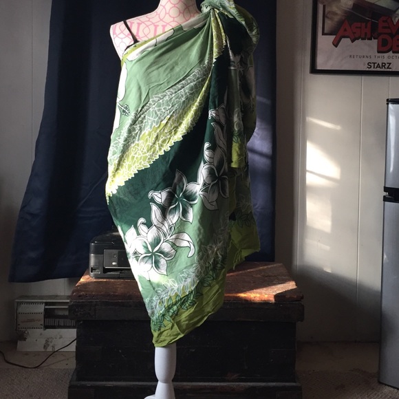 Tropical Bathing suit beach wrap - Picture 2 of 3