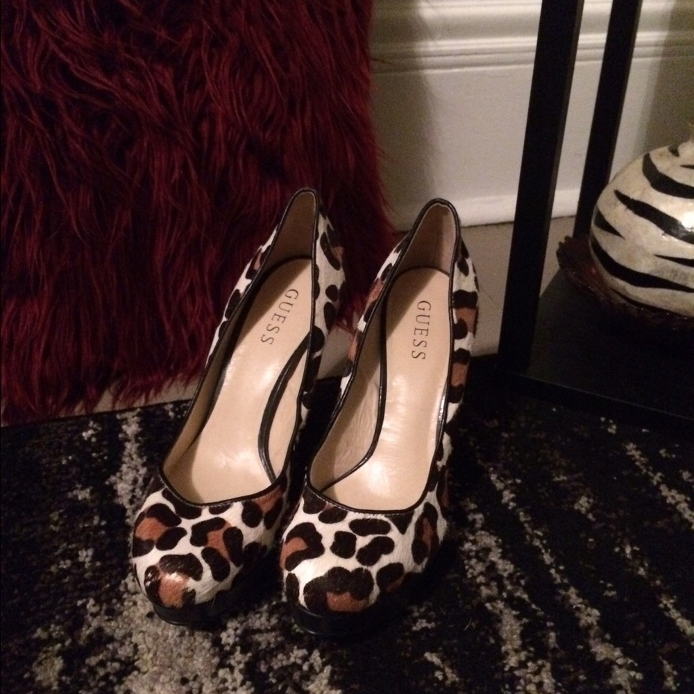 Authentic Guess Pumps - Picture 2 of 4