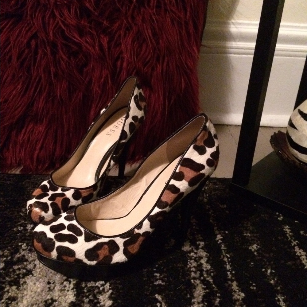 Authentic Guess Pumps - Picture 3 of 4