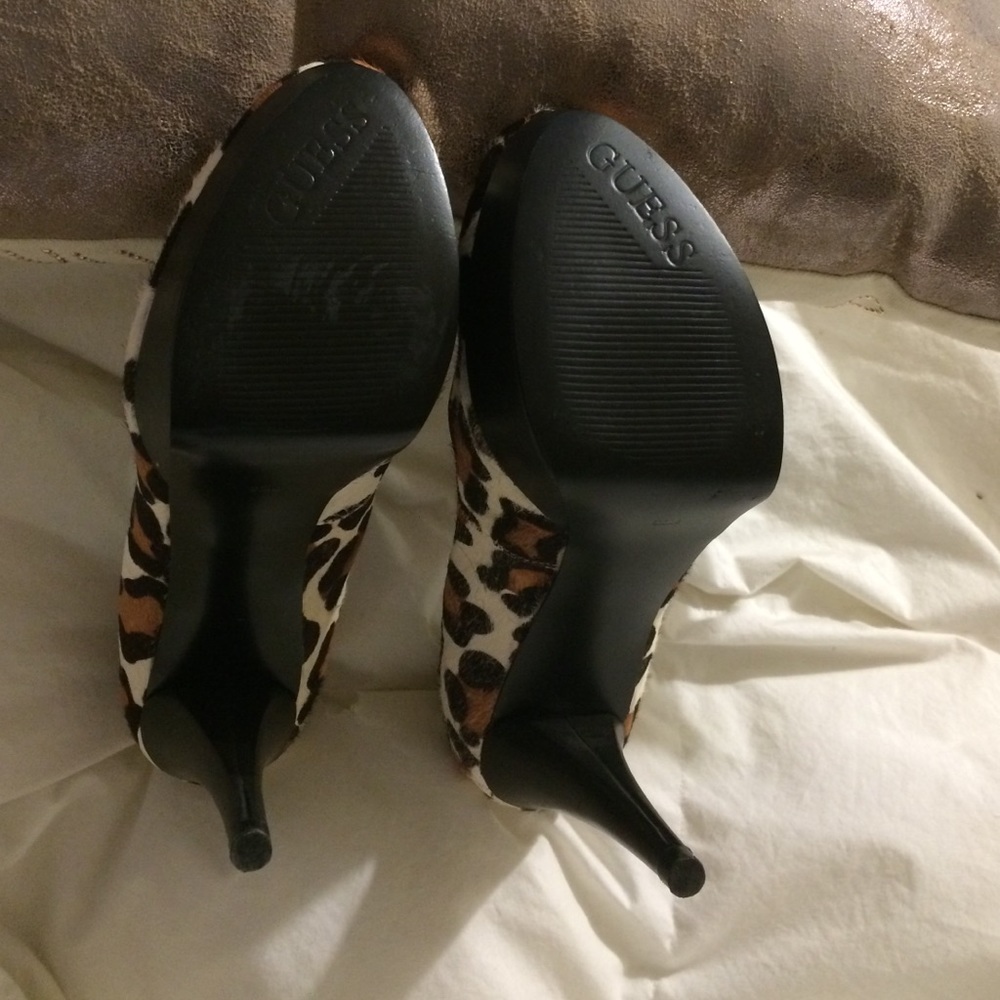 Authentic Guess Pumps - Picture 4 of 4
