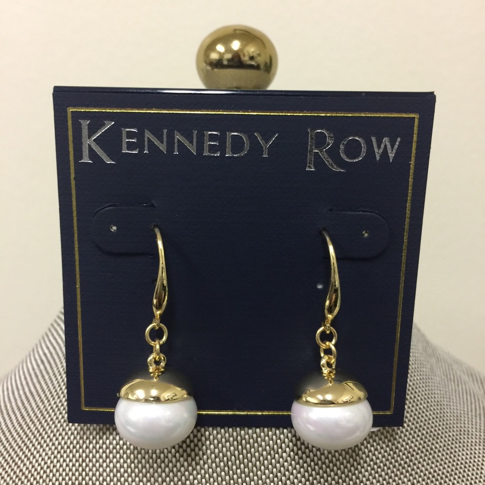 Perfect pools of pearlescence! NWT earrings