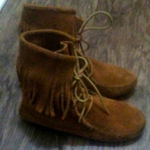 Minnetonka fringe boot