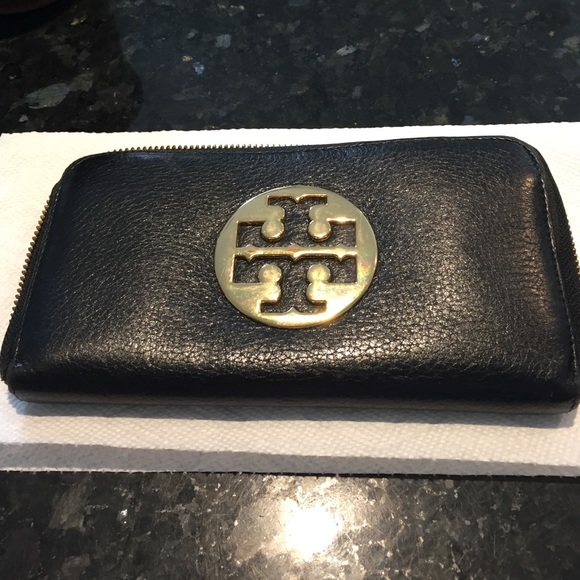 Tory Burch full size leather wallet - Picture 2 of 6
