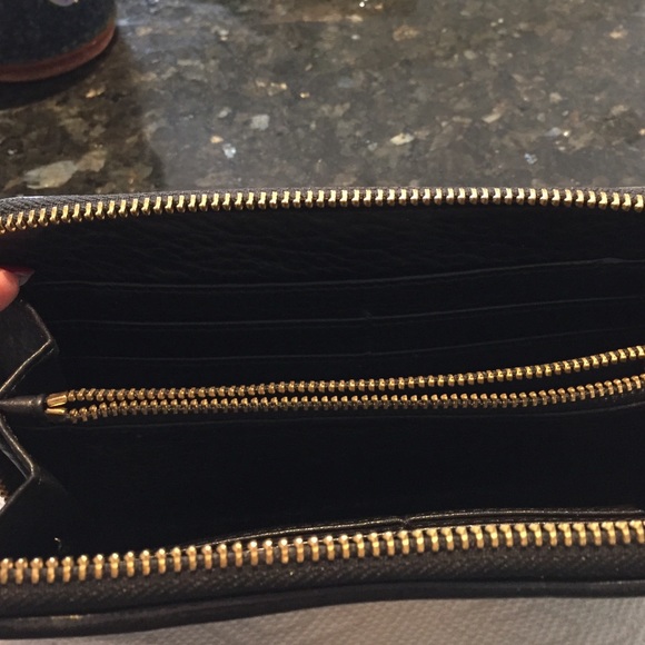 Tory Burch full size leather wallet - Picture 3 of 6