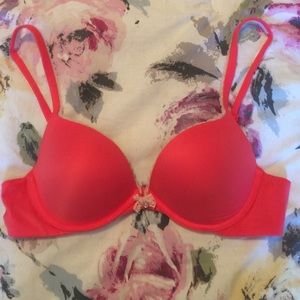 VS Body by Victoria push up bra