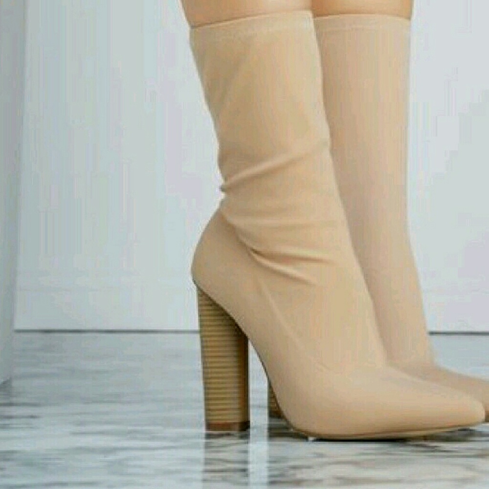 ❌SOLD❌ Tan mid calf booties