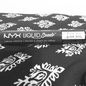 NYX Liquid Suède in Stone Fox only swatched